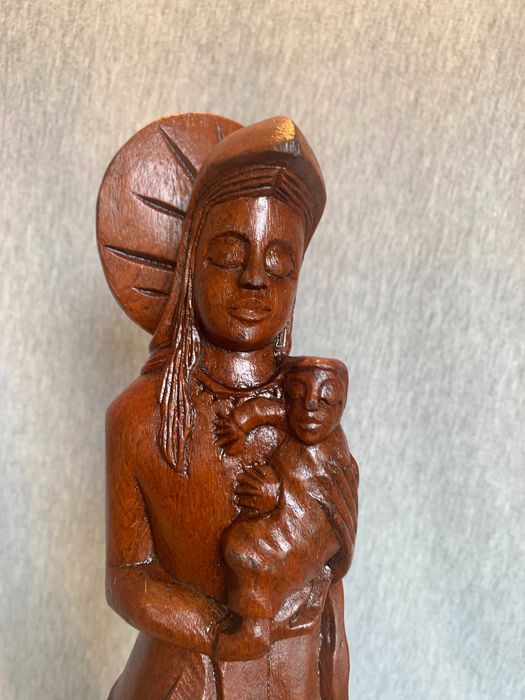 скулптура от резбовано дърво – Дева Мария с младенеца