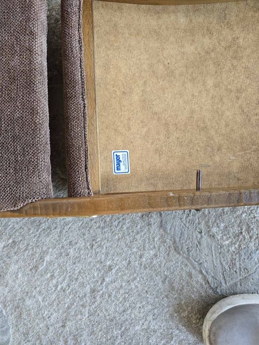 Антикварно столче за крака