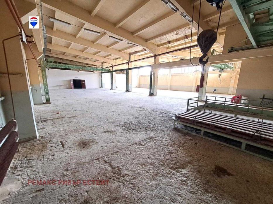 Продава се Промишлена сграда в Русе, Родина 1 - 4000 кв.м за 228 €/кв.м - Снимка #4