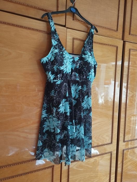 Vând costum de baie 2 xl