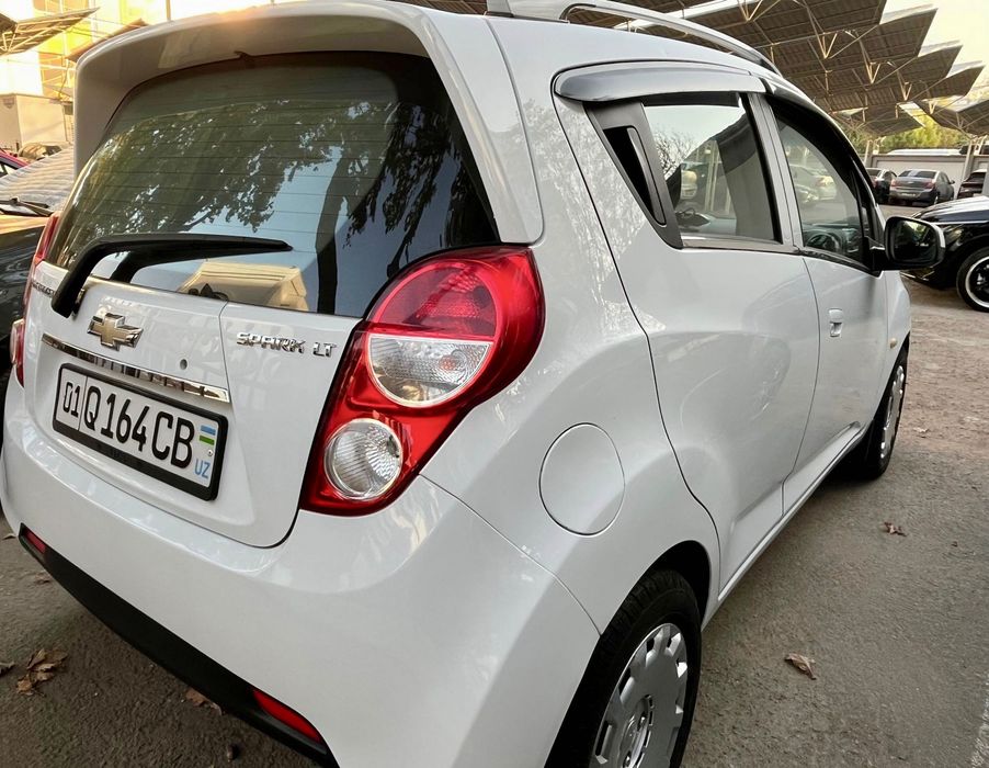 Продаю свой Chevrolet Spark 2016 года, 3 позиция.