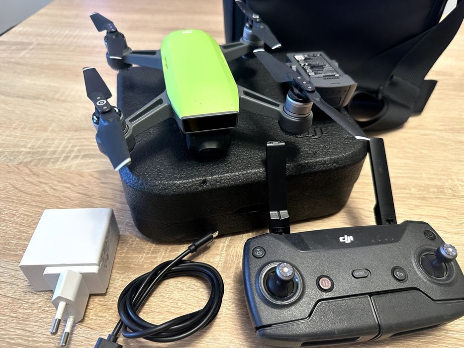 Drona DJI Spark  WiFi 2.4 GHz Camera 12MP 1080p GPS  3 Baterii