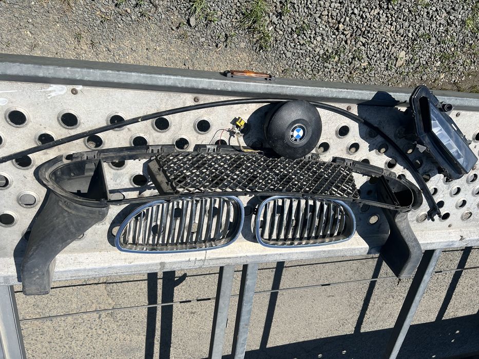 piese bmw: grile bara fata e60 si airbag volan e46