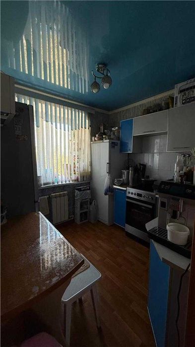 продам 2 комнатную с мебелью
