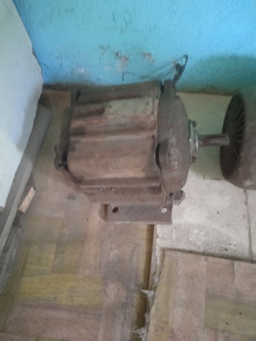 Продам электродвигатели 2шт