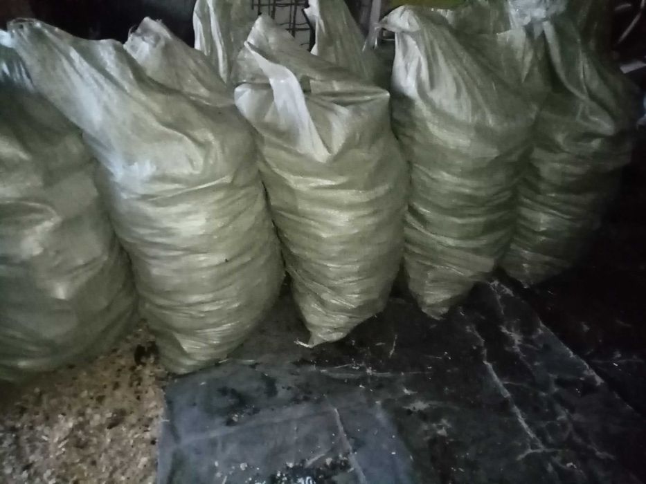 Уголь в мешках комочками