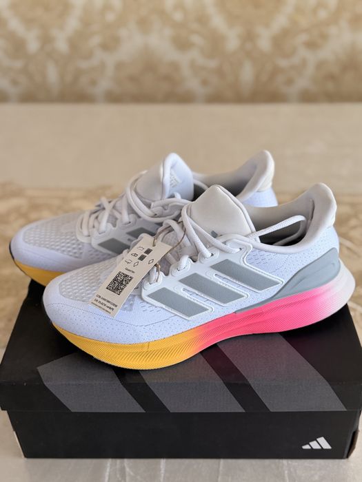 Беговые кроссовки Adidas