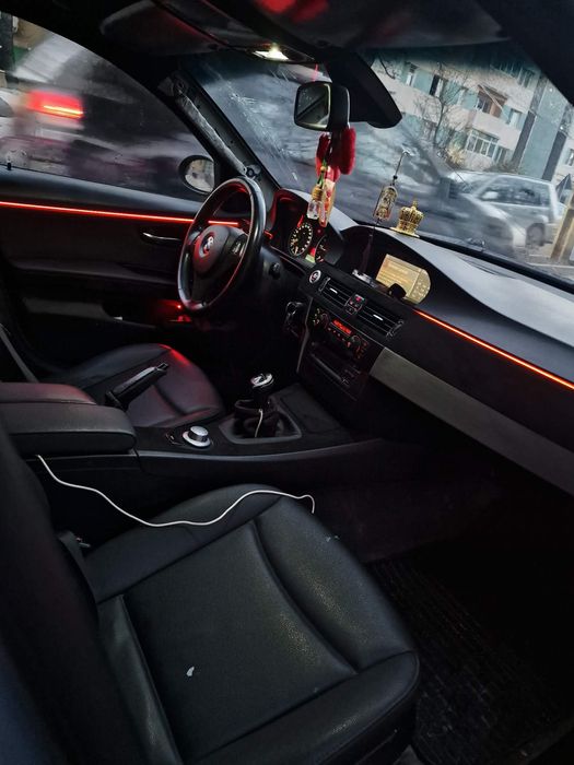 Mașina BMW 320…..
