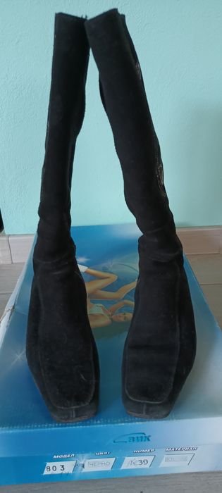 Дамски високи ботуши,черни