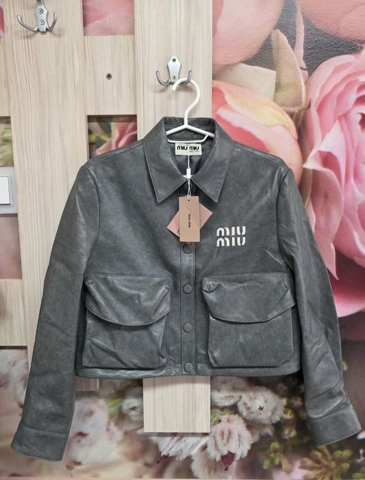 Яке Miu Miu налично