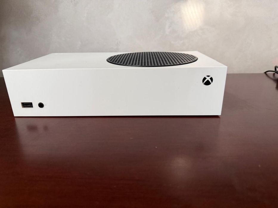 XBOX Series S , в хорошем состоянии