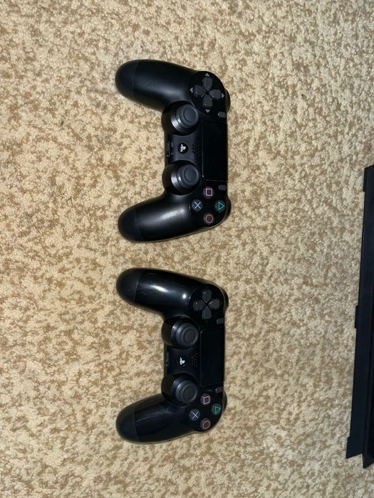 PS 4 PRO в хорошем состоянии с подставкой