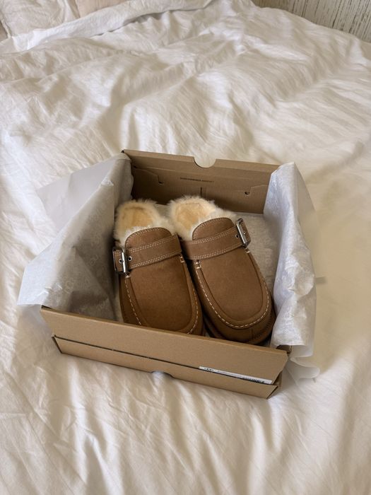 UGG Tazz Evelina Goldenstar Clogs