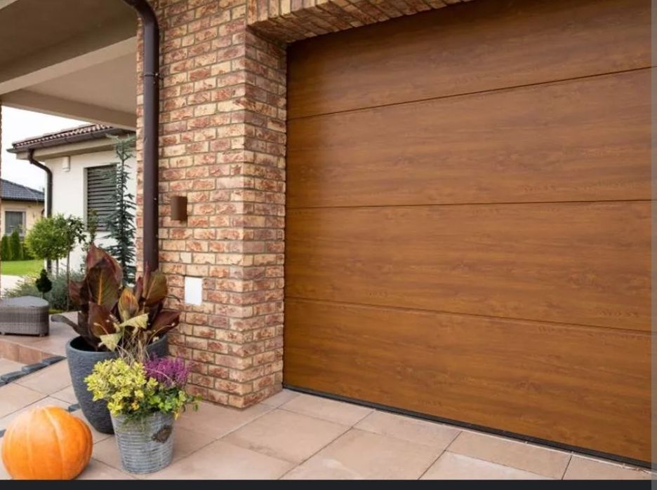 Usa de garaj secționala