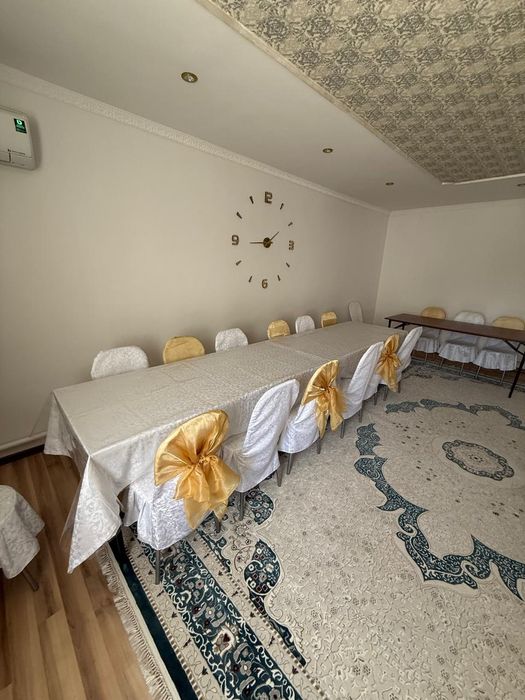Стол стуляларымен, жапкыштарымен