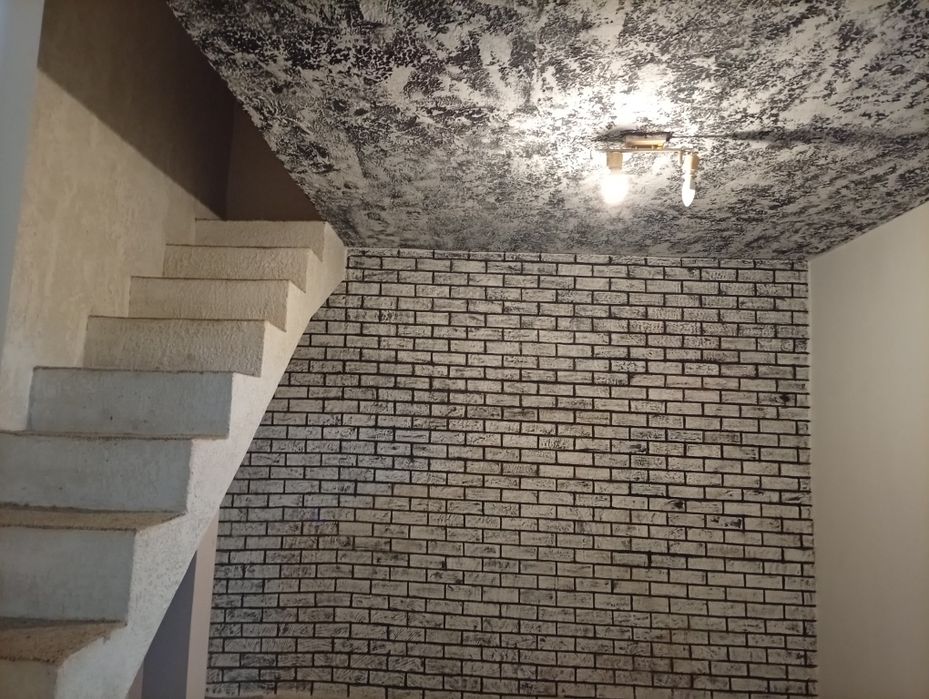 Vând 1/3 din casă +curte