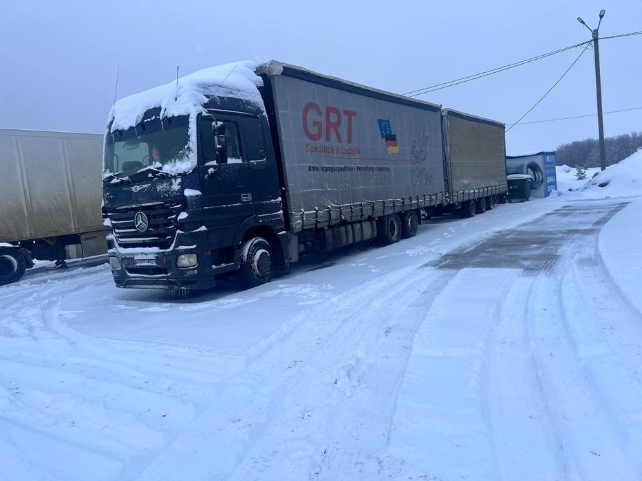 Yuk mashina sotiladi