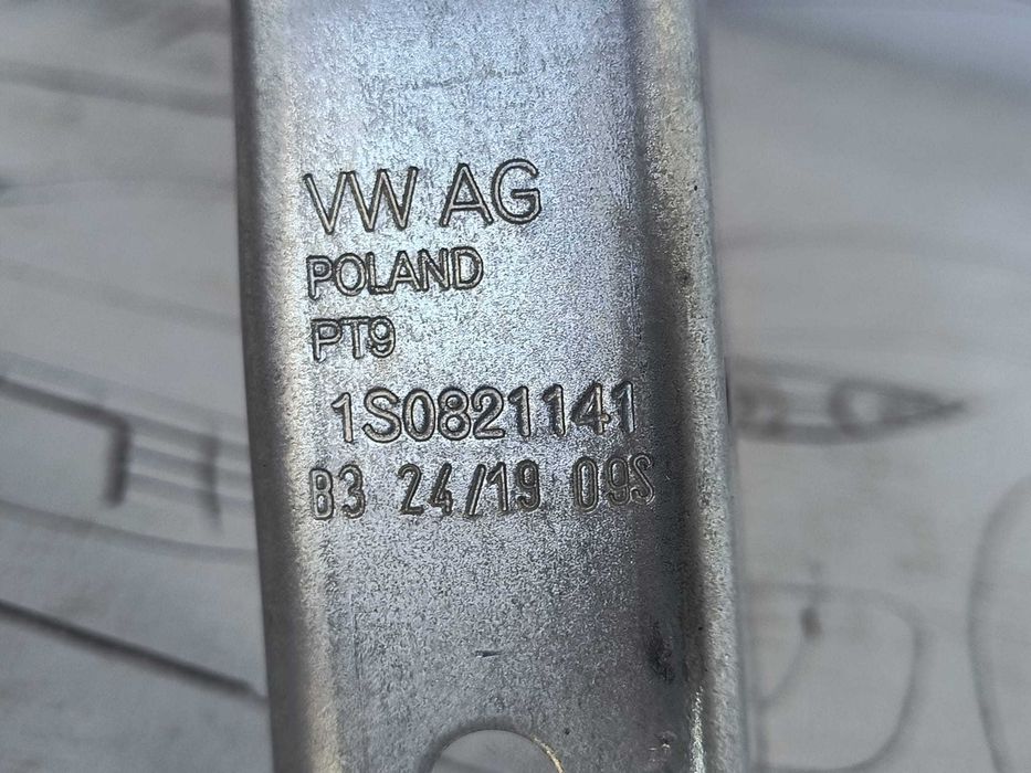 Suport Fixare Aripă Față Stânga Volkswagen Up 2013 / 2011-2024 Cod OEM 1S0821141 (5C2)