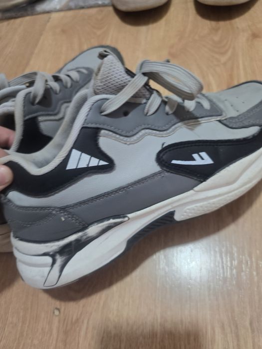 Продам кросовки   warrior в плохом состоянии