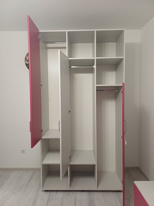 Vând dulap cu 3 uși