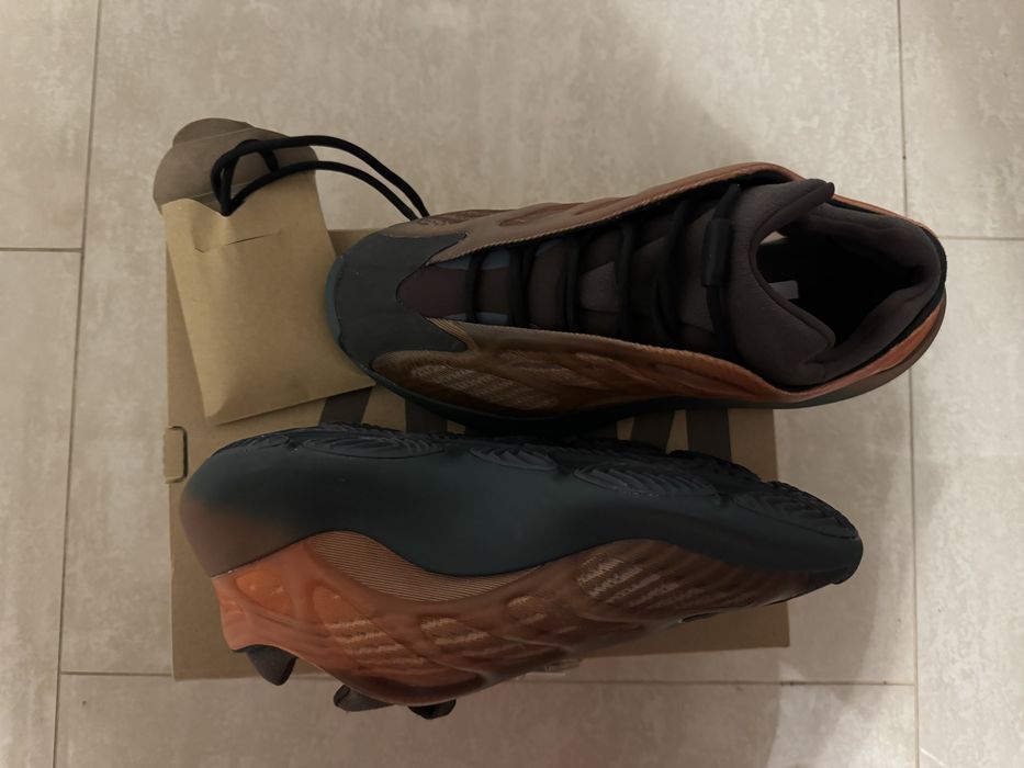 Yeezy 700 v3 copper fade 43 1/3 (fit 42.5)