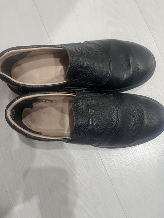 Продам ботинки школьные, черные
