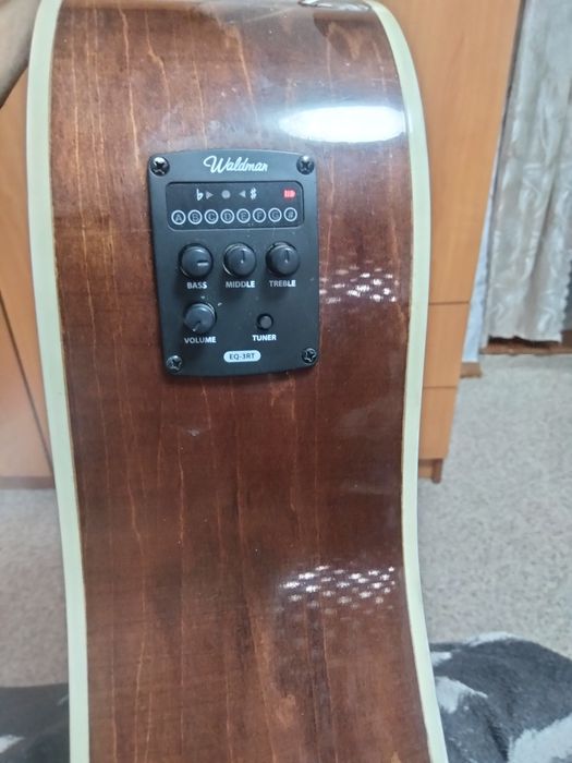 Продам гитару срочно!