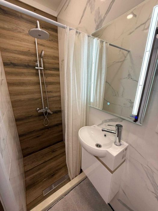 Тристаен Апартамент, Смирненски