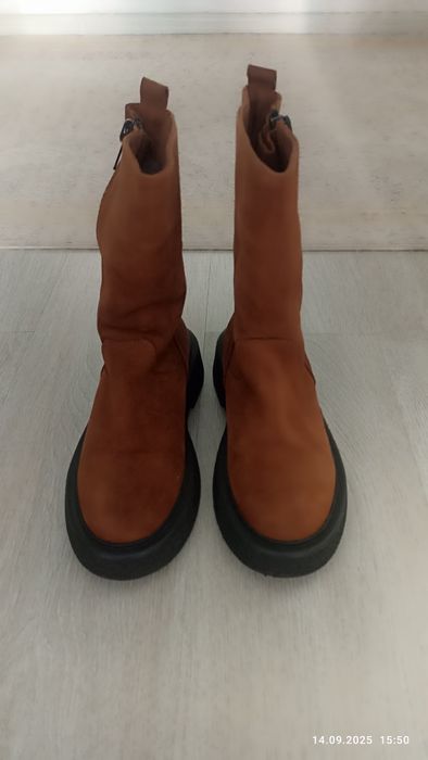 Кроссовки женские