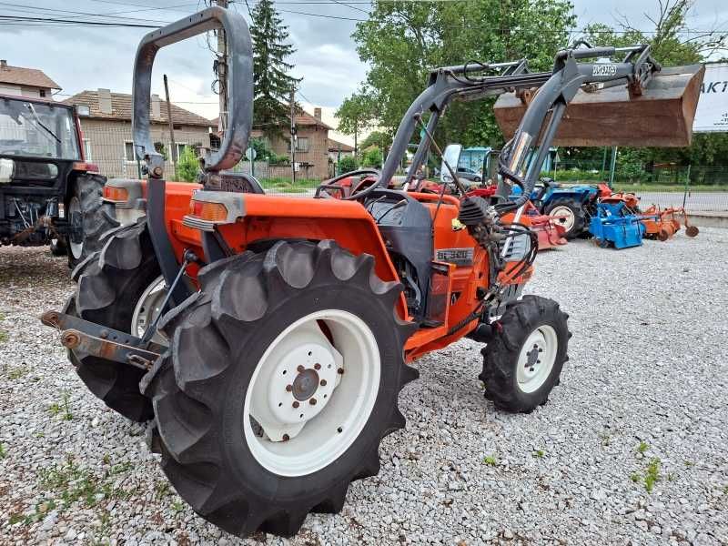 Японски трактор KUBOTA GL320 32 к.с. 4WD с челен товарач - ДЖЕЙ ТРЕЙДИНГ