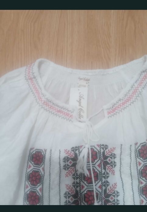 Ie tradițională nouă cu etichetă