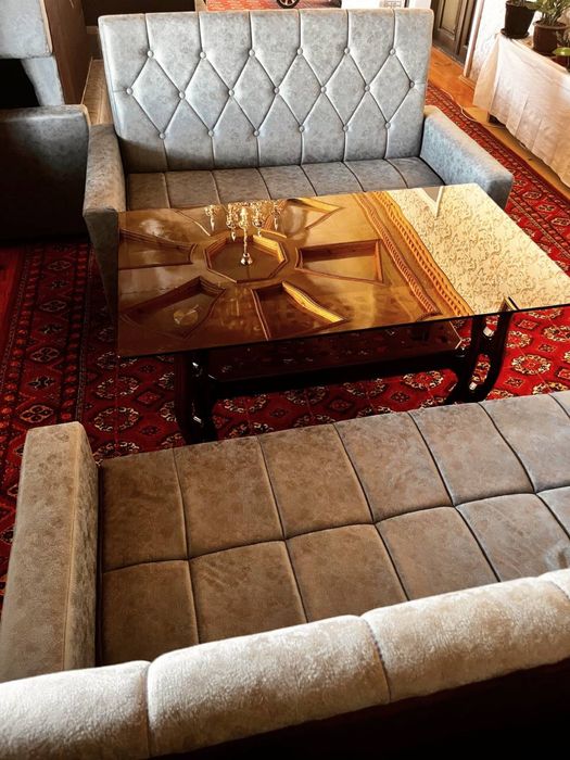 Yumshoq mebel jurnalniy stol bilan