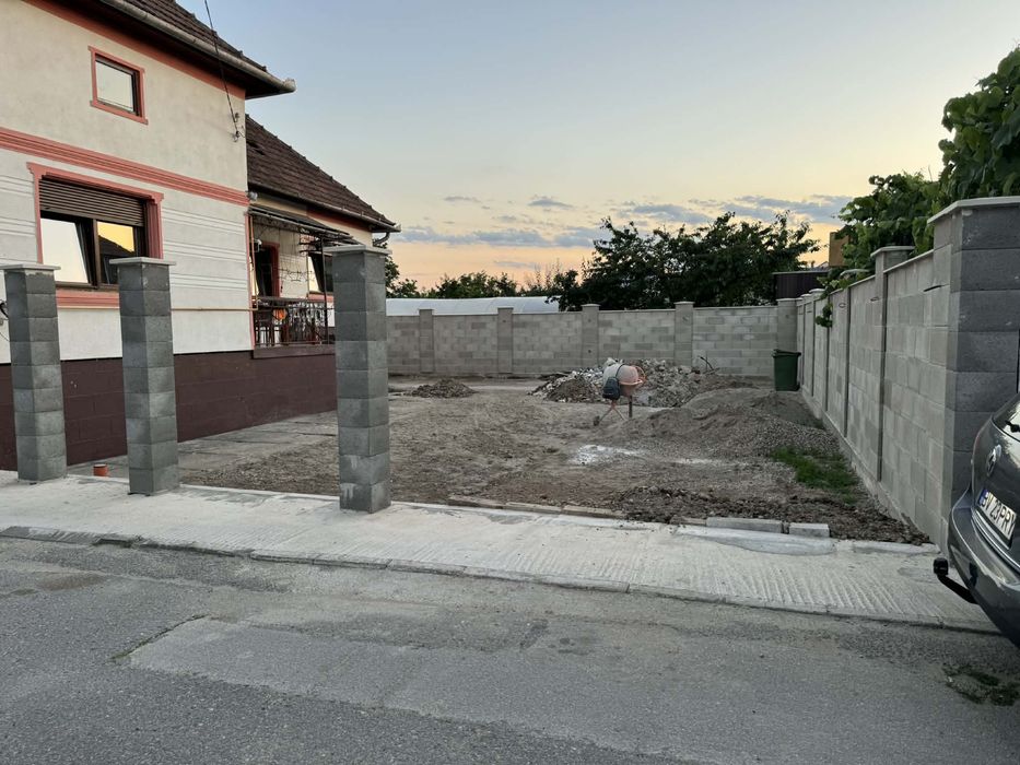 Vând casa urgent