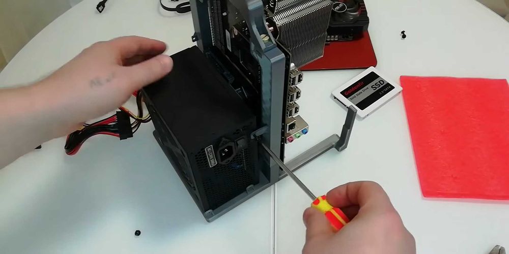 Отворена компютърна кутия, поддръжка на Mini-ATX