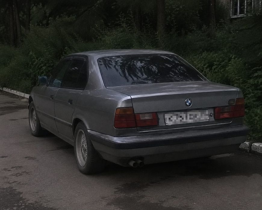 BMW E34 1990 бмв