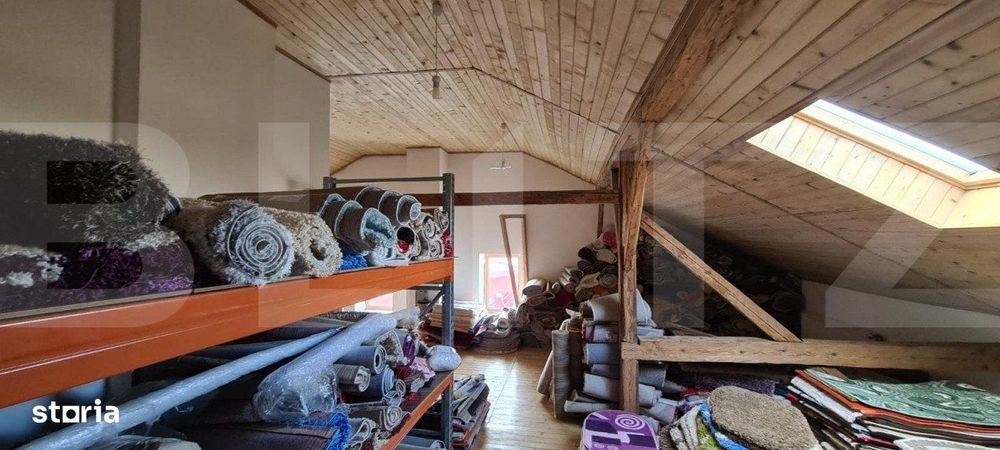 Spatiu comercial, casa veche si teren