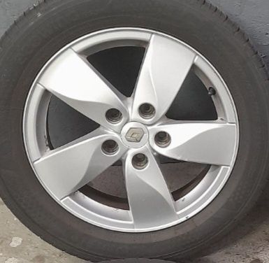 Caut/vând acest model,Renault, pe 16"