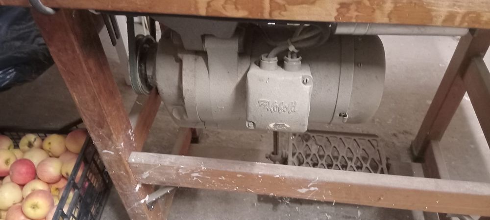 Masina de cusut pantofi industriala