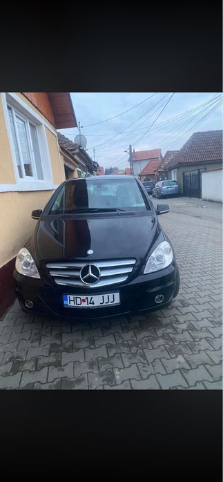 Vând Mercedes Benz b180