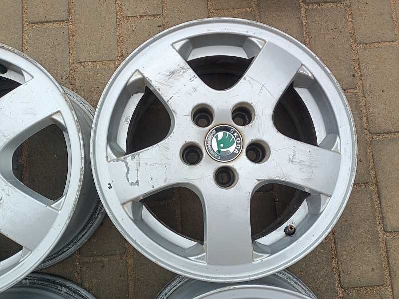 Продам оригинальные легкосплавные диски на Skoda Fabia