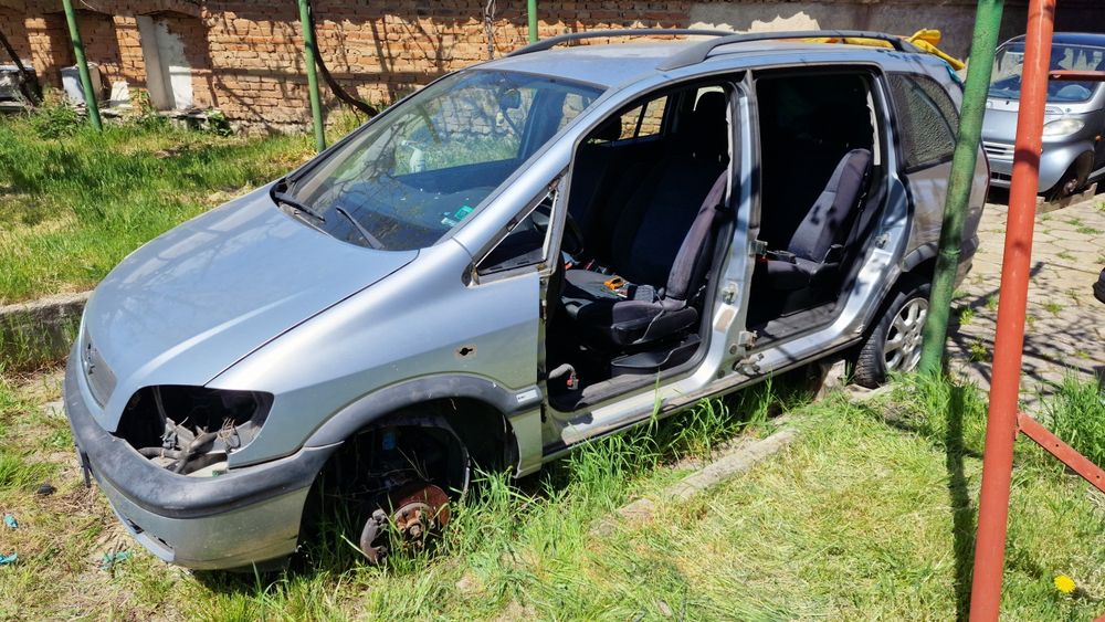 Opel Zafira на части