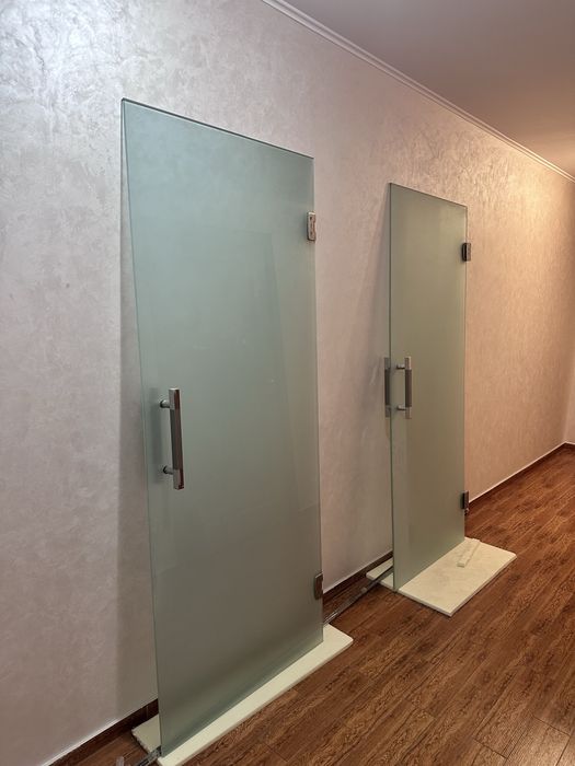 Двери стеклянные