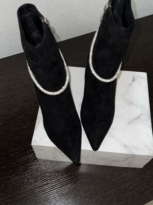 Продам черные Ботильоны