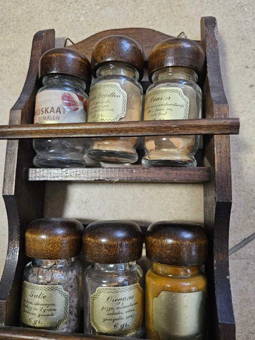 Шкафче за подправки