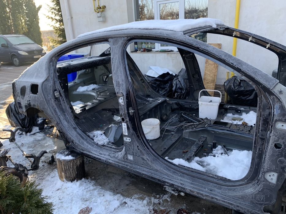 Lonjeron prag aripa 508 Peugeot stare f buna!