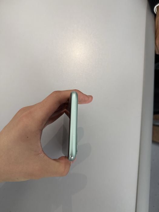 Продаю айфон 11 хорошем сост