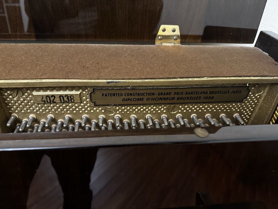 Пианино Petroff в отличном состоянии