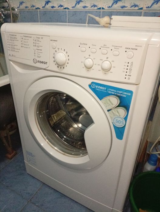 Продам стиральную машину indesit