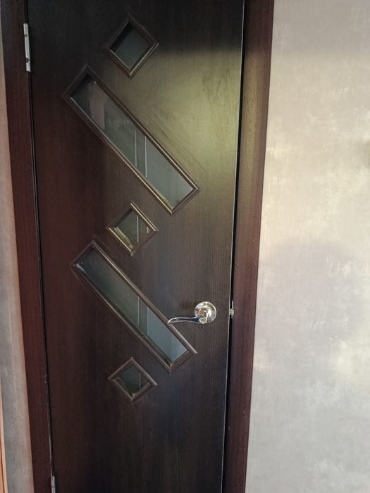 Межкомнатные б/у двери