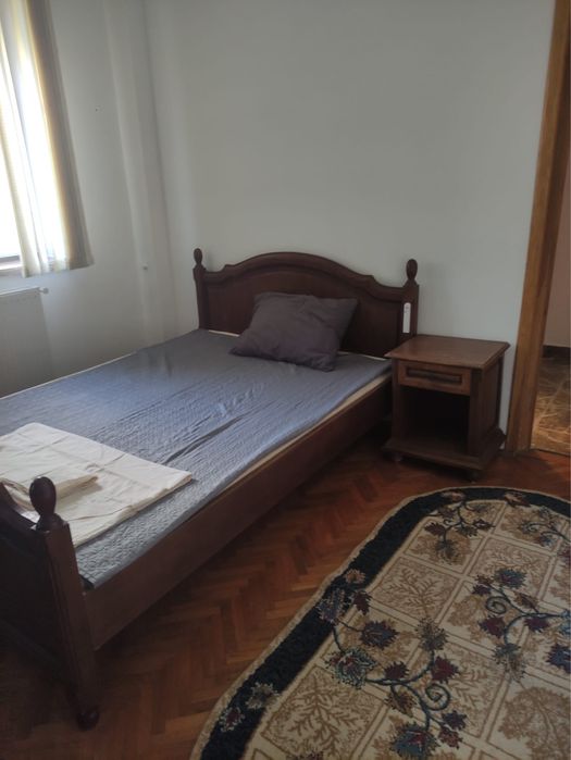Închiriez apartament Piața Centrală